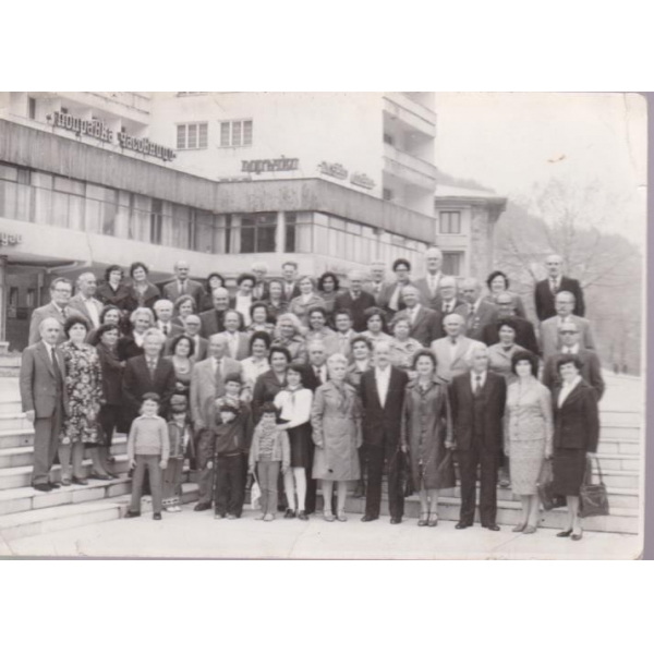 Снимка-спомен-Среща с випуск-40 г.от завършване на гимназия